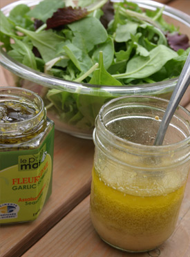 Recipe - Surefire garlic scape vinaigrette Garlic scape whipped cream (for seafood) Garlic scape sour cream - Recipes with fermented garlic scapes – Le Petit Mas organic garlic and garlic scape farm in Quebec (Canada) 