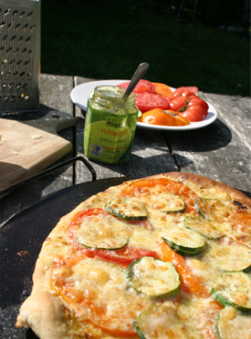 Recipe - Variation on a theme : Pizza sauce with fermented garlic scapes - Recipes with fermented garlic scapes, garlic scapes and organic garlic – Le Petit Mas organic garlic and garlic scape farm in Quebec (Canada) 