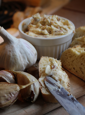 Recipe - Roasted garlic butter - Recipes with fermented garlic scapes – Le Petit Mas organic garlic and garlic scape farm in Quebec (Canada) 